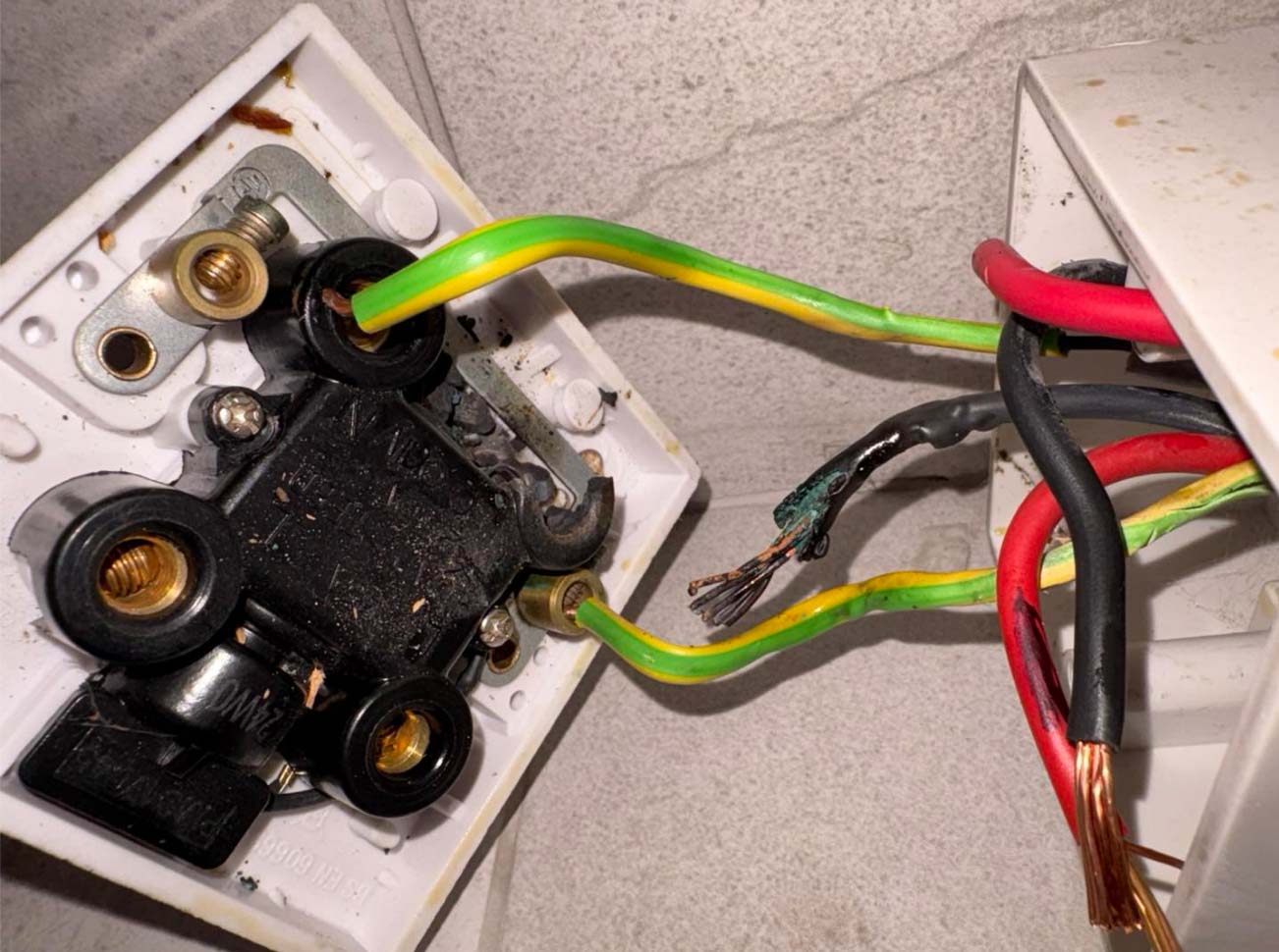 plugs faulty -  emergency electrician Leicester
